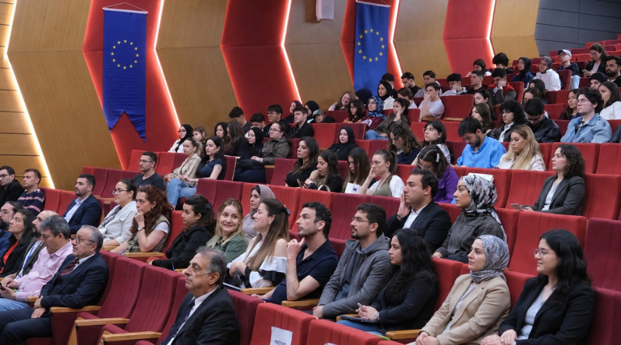 Avrupa Fırsatları Üniversite Öğrencileriyle Buluştu