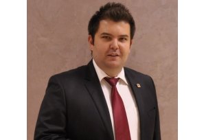 Doç. Dr. Ayberk Şeker