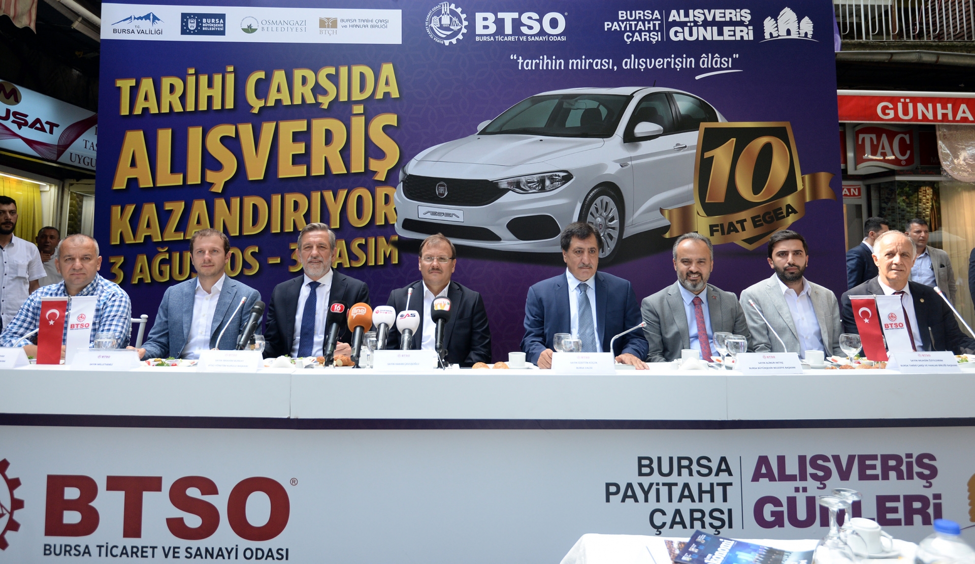 Bursa Ticaret ve Sanayi Odası öncülüğünde düzenlenen ‘Payitaht Çarşı Alışveriş Günleri’, Bursa tarihi çarşı ve hanlar bölgesine hayat veriyor.