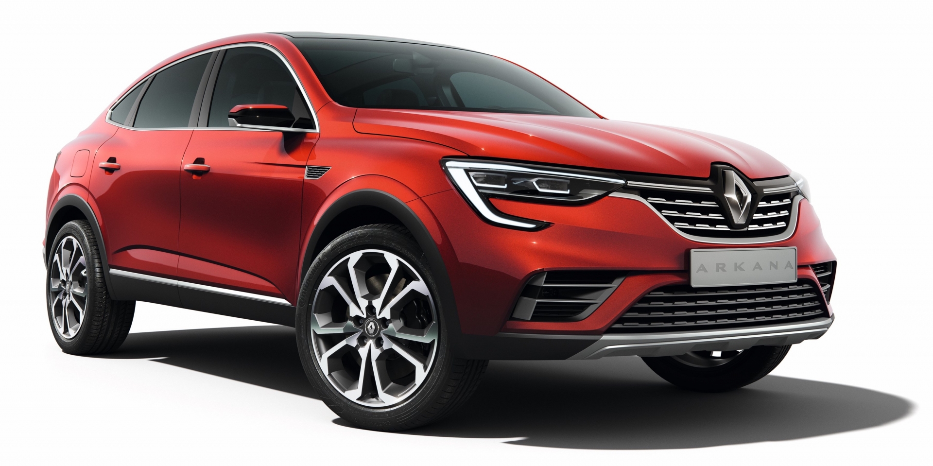 Renault son yılların en gözde segmenti olan compact SUV kategorisine yepyeni bir modelle giriyor. Kaptur ve Dacia/Renault Duster gibi araçların 